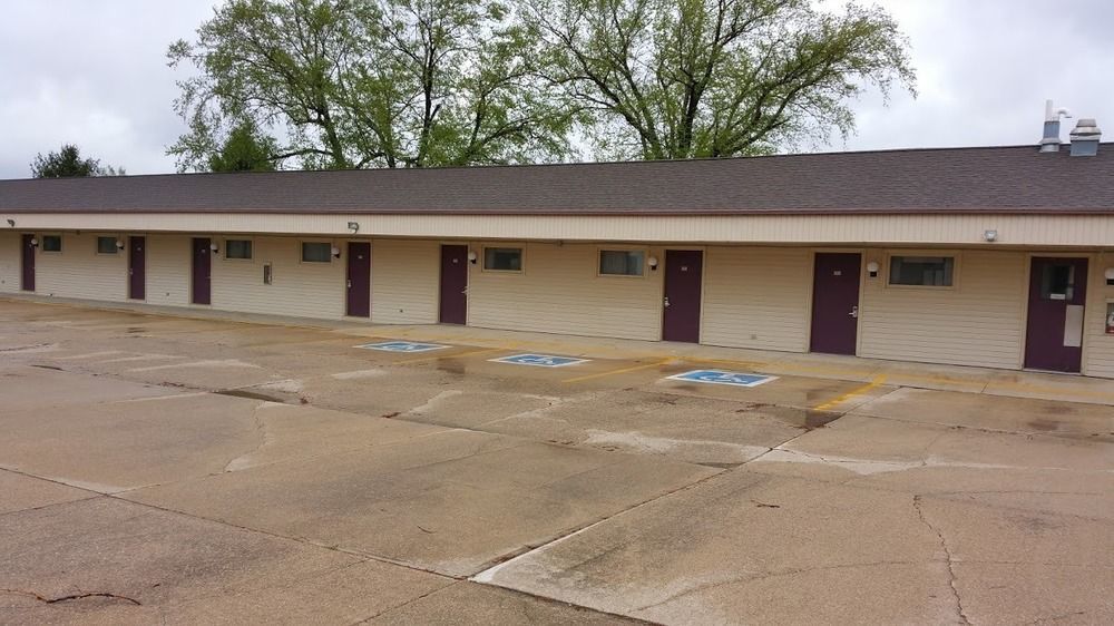 Amerivu Inn Harvest Estates New Hampton Экстерьер фото