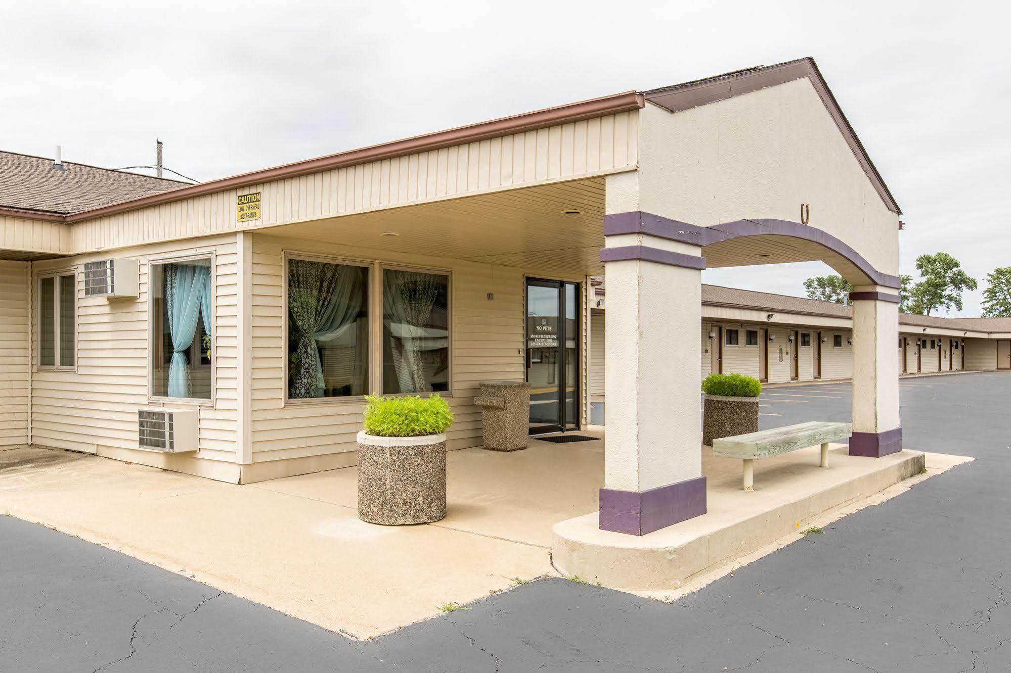 Amerivu Inn Harvest Estates New Hampton Экстерьер фото