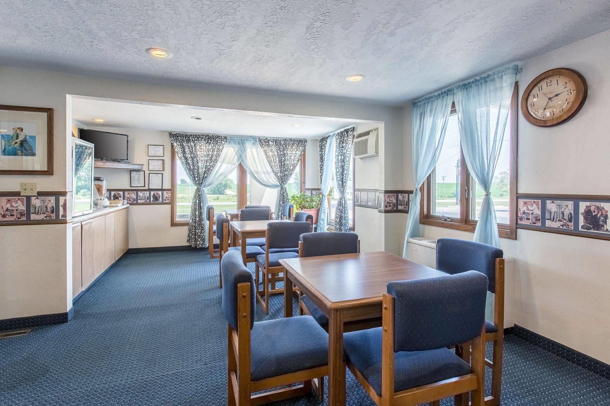 Amerivu Inn Harvest Estates New Hampton Экстерьер фото