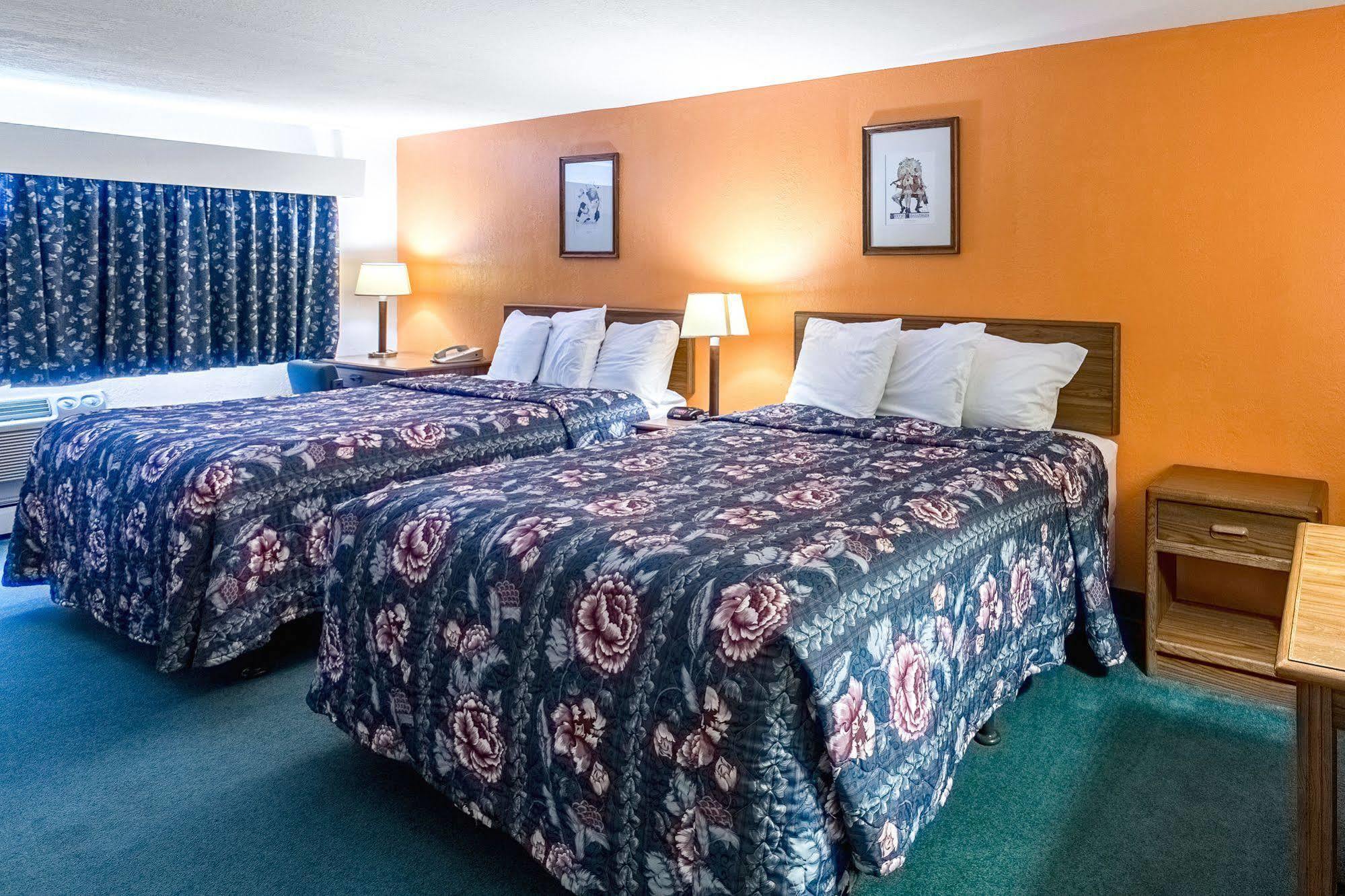 Amerivu Inn Harvest Estates New Hampton Экстерьер фото