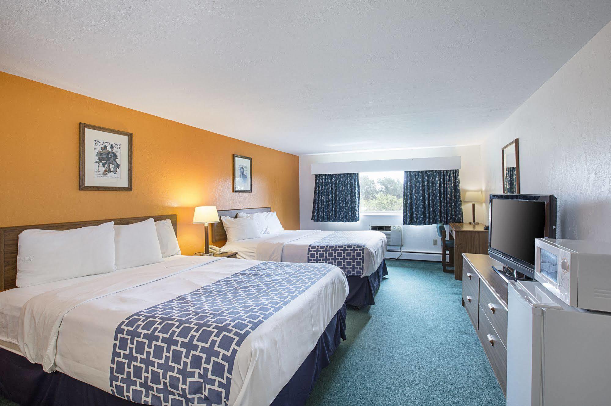 Amerivu Inn Harvest Estates New Hampton Экстерьер фото