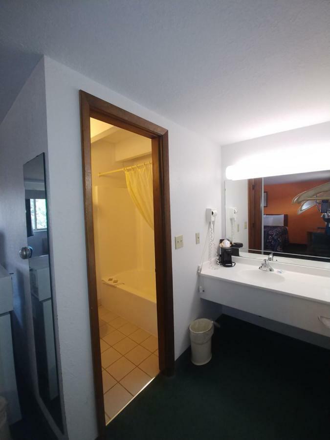 Amerivu Inn Harvest Estates New Hampton Экстерьер фото