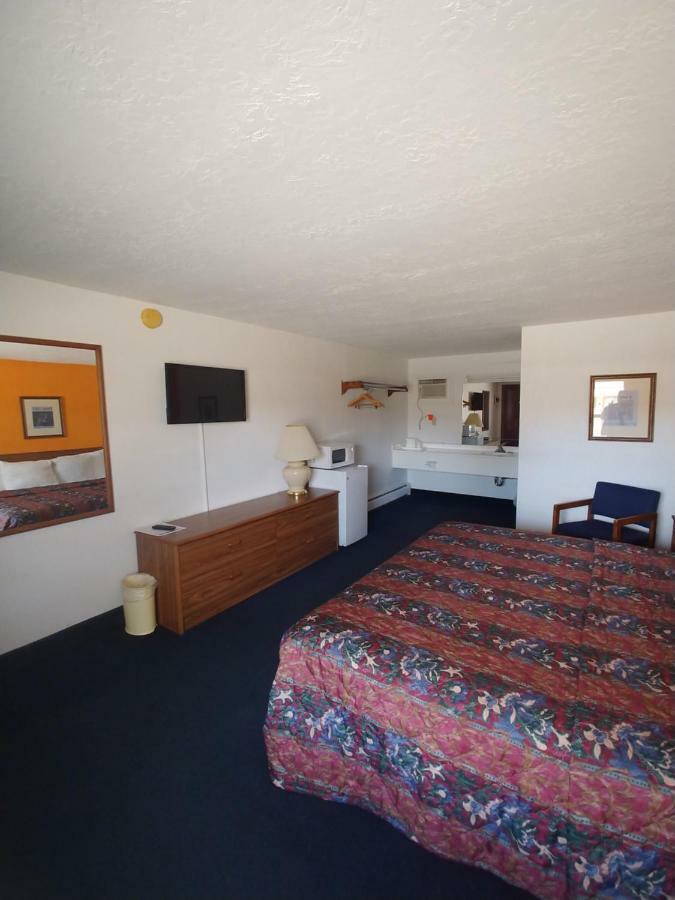Amerivu Inn Harvest Estates New Hampton Экстерьер фото